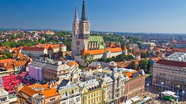 Vue de la place principale et de la cathédrale de Zagreb, en Croatie
