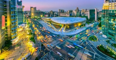 Nightscape of Seoul’s spaceship-like Dongdaemun Design Plaza