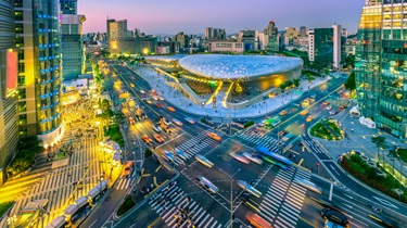 Nightscape of Seoul’s spaceship-like Dongdaemun Design Plaza