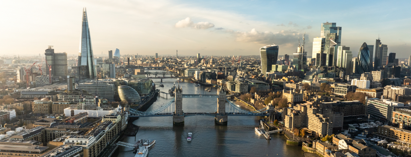 Vue aérienne de Londres et du Tower Bridge.