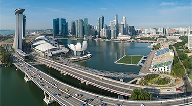 Vue panoramique de la baie de Marina et le Central Business District à Singapour.