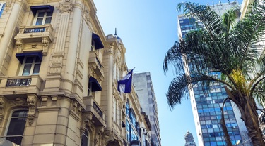Montevideo, capitale de l’Uruguay, avec son architecture moderne et ses bâtiments historiques.