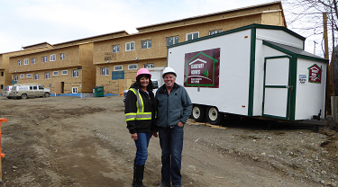 Le propriétaire de Kareway Homes, Wayne Cunnningham, et sa femme Carol sur leur lieu de travail.