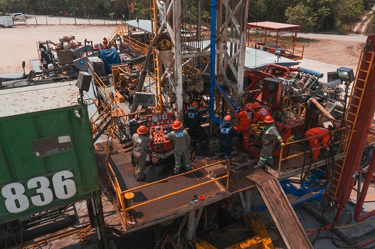 Ouvriers sur une plate-forme pétrolière au Mexique