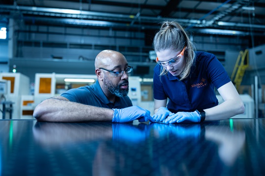 Silfab fabrique des panneaux solaires à haute efficacité spécifiquement conçus pour le climat nord-américain.