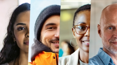 Portraits de quatre personnes différentes regardant la caméra