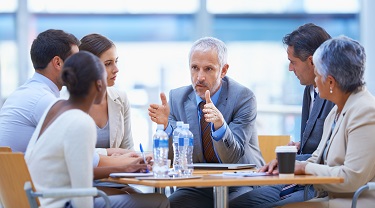 Un cadre supérieur parle de la stratégie de son entreprise.