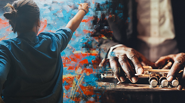 Collage photo d'une artiste féminine peignant sur une grande toile et les mains d'un homme tenant un instrument de musique.