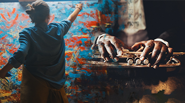 Collage photo d'une artiste féminine peignant sur une grande toile et les mains d'un homme tenant un instrument de musique.