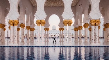 White and gold mosque in Abu Dhabi 