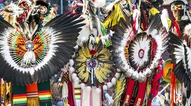 Coiffes de plumes pour un pow-wow