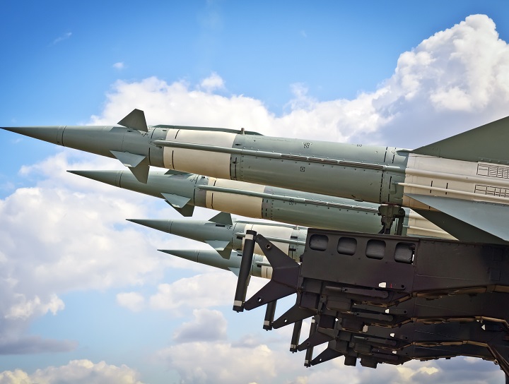 Missiles sol-air en position de lancement