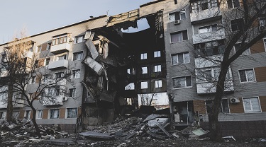 Un immeuble d’habitation victime des bombardements à Bakhmout, en Ukraine.