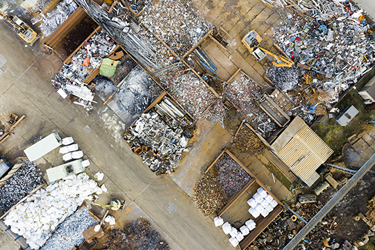 Vue aérienne d’un centre de tri des déchets